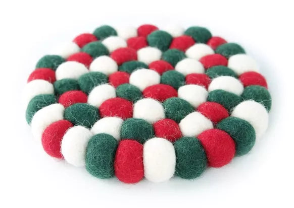Topfuntersetzer 17 cm rund Filzkugel rot-weiss-grün