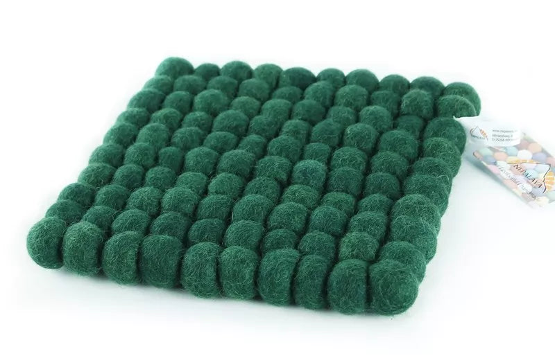 Topfuntersetzer 18 cm eckig Filzkugel waldgrün