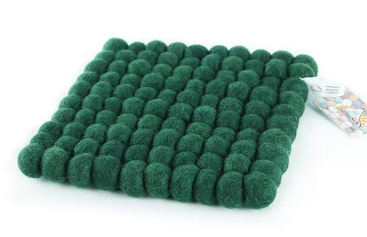 Topfuntersetzer 18 cm eckig Filzkugel waldgrün