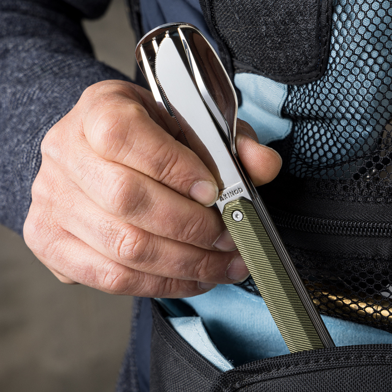 Feststehendes Besteck 12:34, Aluminium khaki