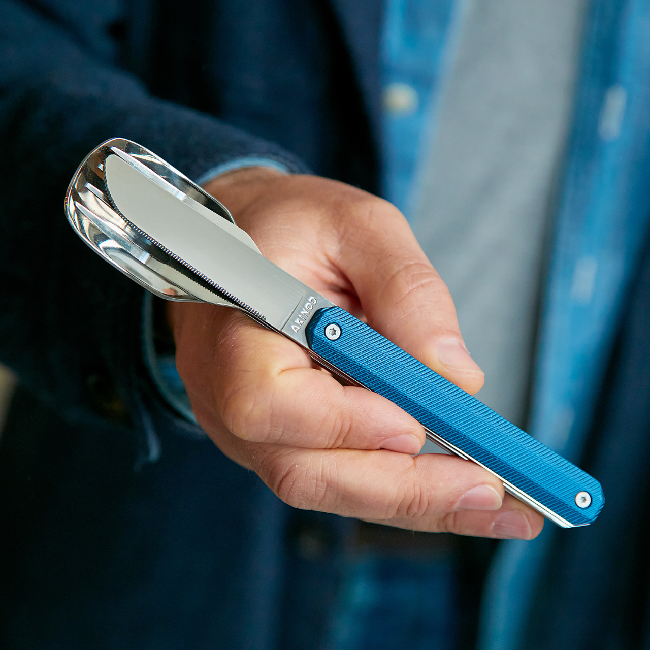 Feststehendes Besteck 12:34, Aluminium blau