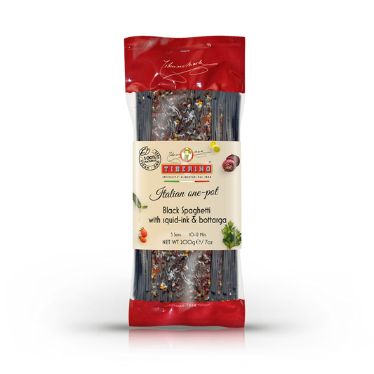 Schwarze Spaghetti mit Tintenfisch und Bottarga, kochenfertige italienische Pasta One Pot