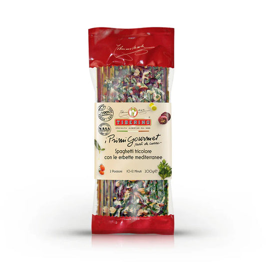 Dreifarbige Spaghetti mit aromatischen Kräutern, kochenfertige italienische Pasta One Pot
