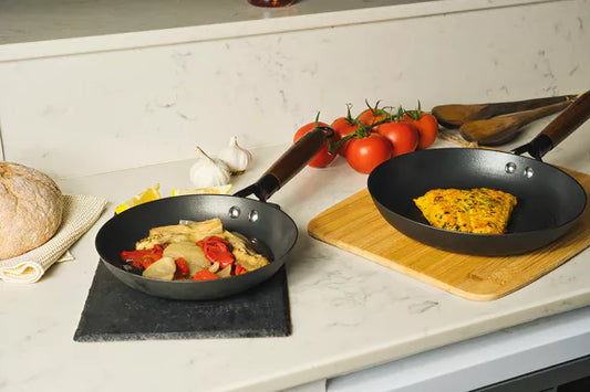 Pfanne Gusseisen  Akazienholzgriff verschiedene Größen