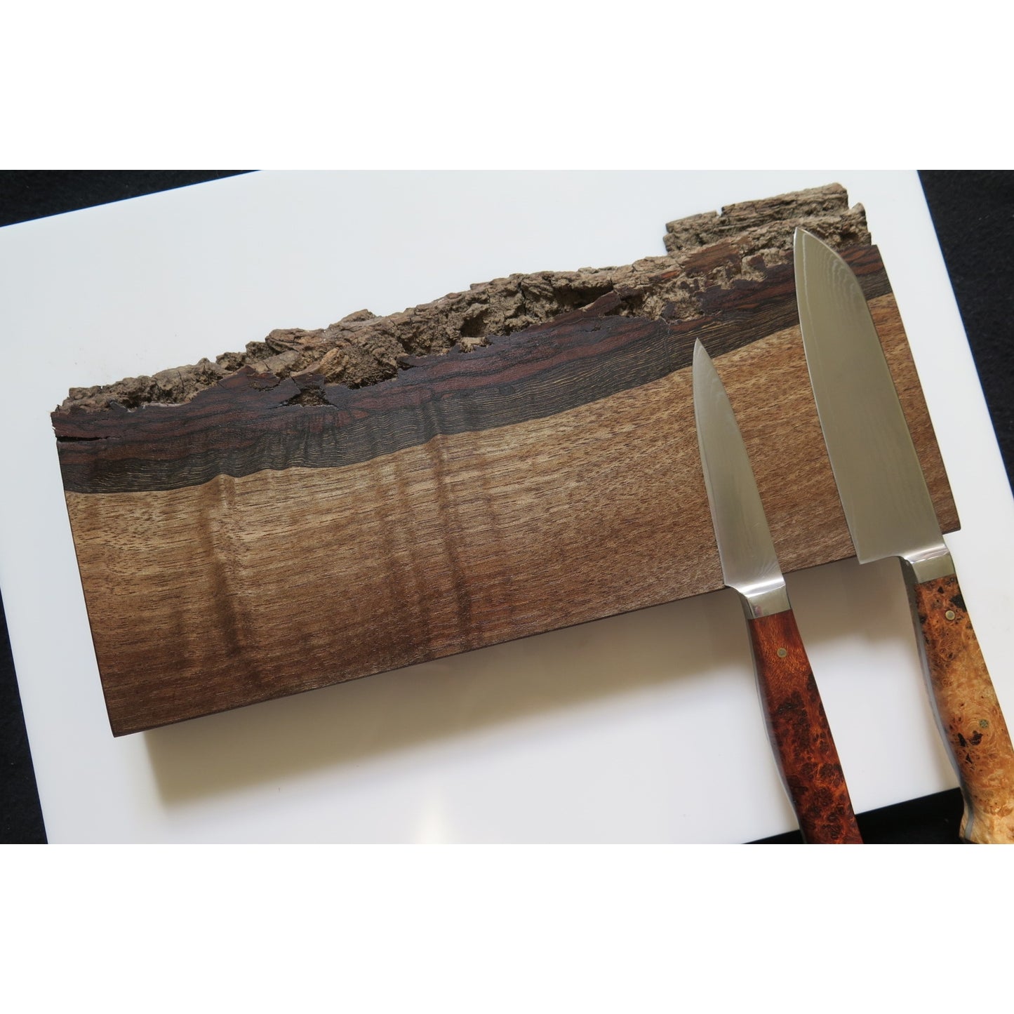 Magnetmesserhalter Live Edge Walnuss mit Rinde verschiedene Längen