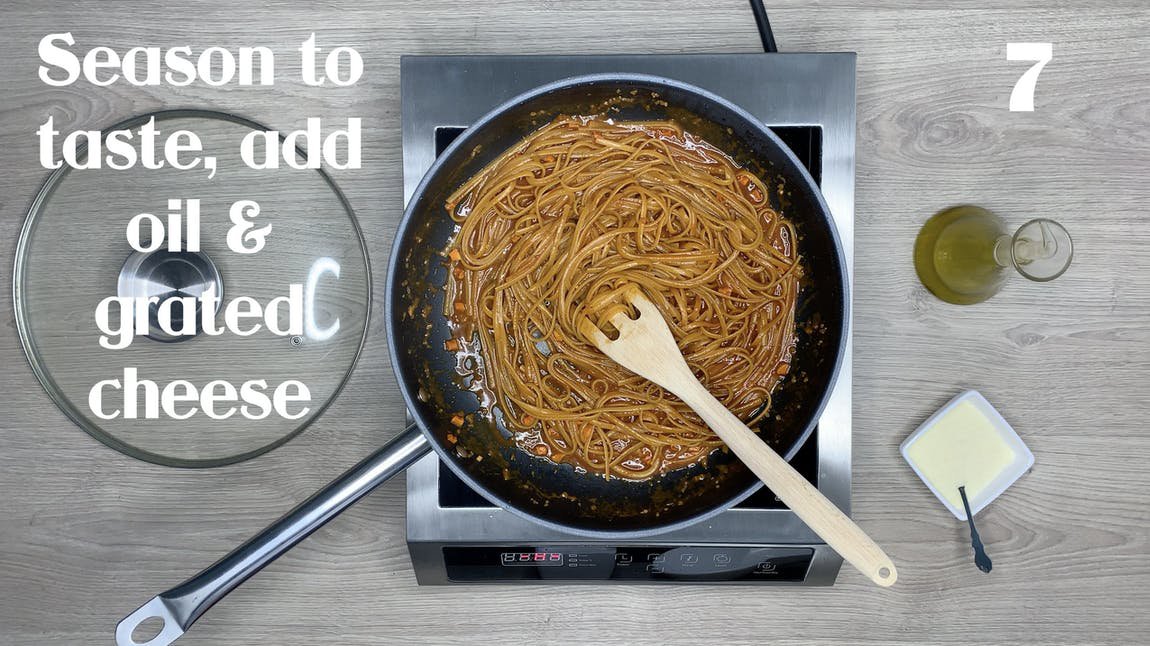 Linguine mit Basilikum-Pesto „Genovese“ kochfertige italienische Pasta - One Pot