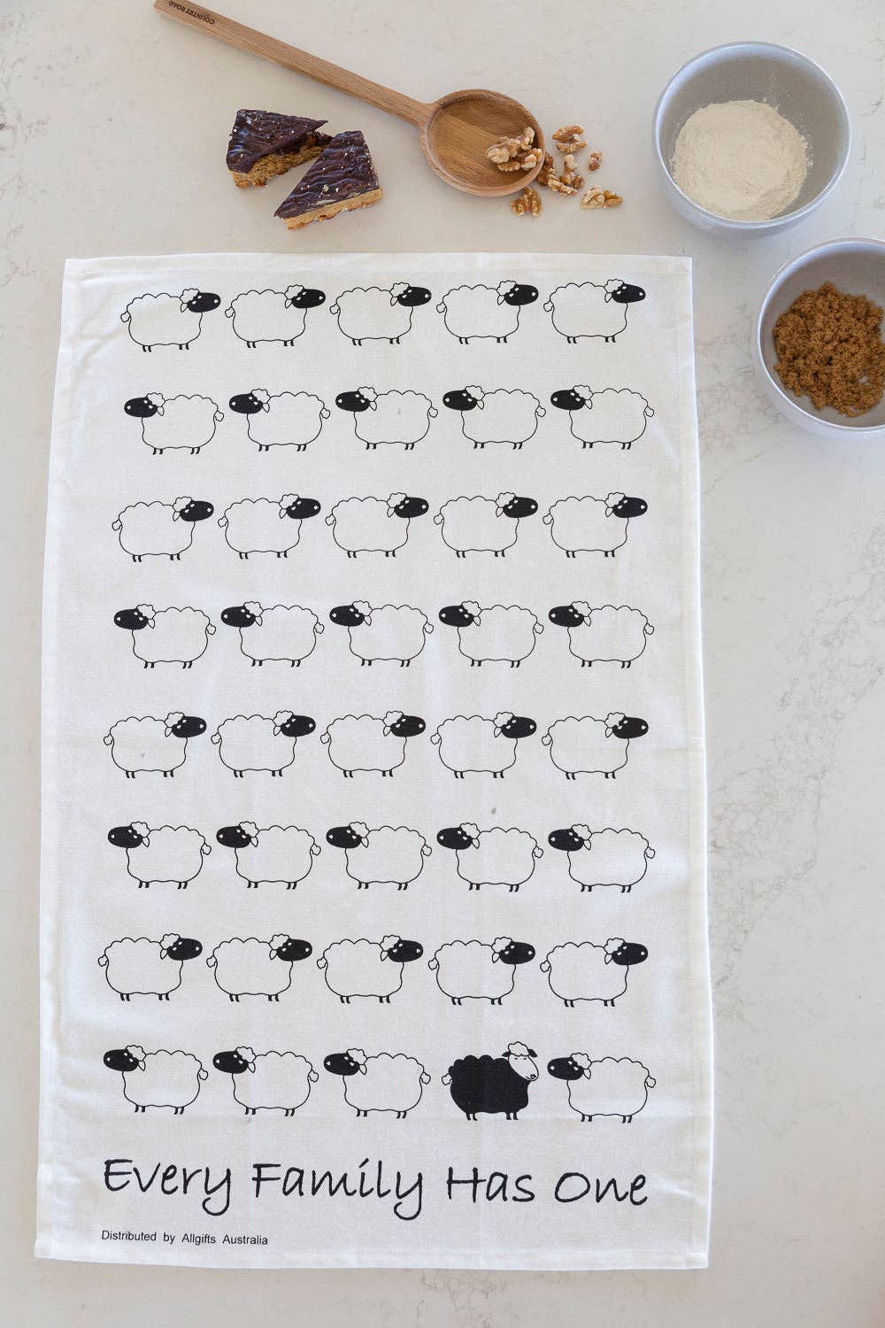 Geschirrtuch „Every Family Has One“ Black Sheep Baumwolle 74cm x 47cm