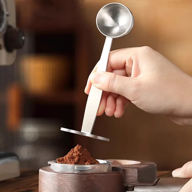 Kaffeetamper mit Messlöffel – 2 Farben verfügbar