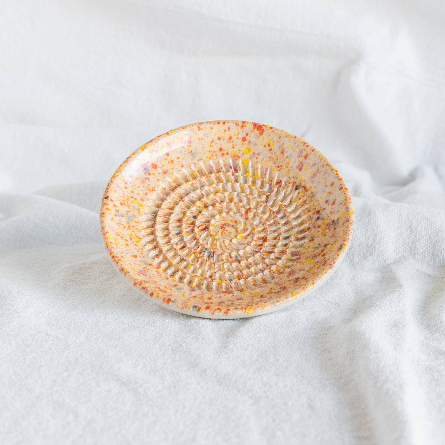 Keramikreibe "Konfetti" 12cm für Knoblauch, Ingwer & Gewürze
