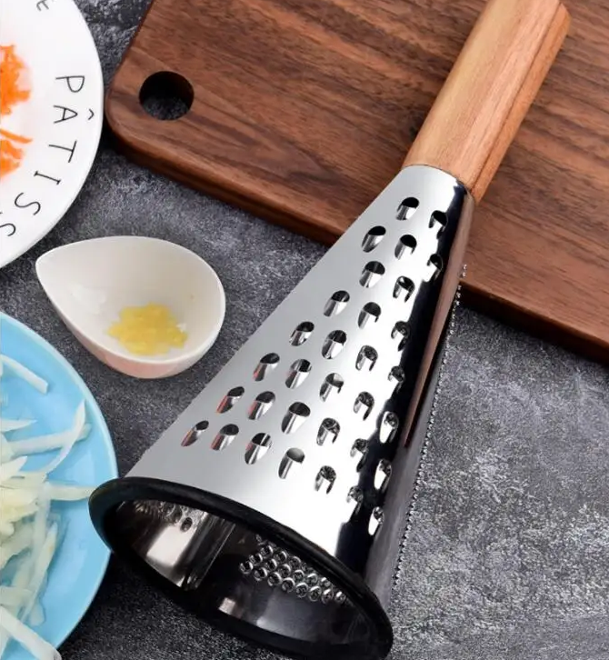 Kegelreibe für Käse und Gemüse mit Holzgriff