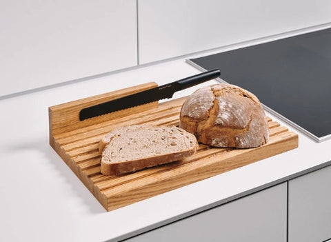 Brotschneidbrett Eiche inkl. Messer mit magnetischen Messerhalter 44x28x2,8 cm