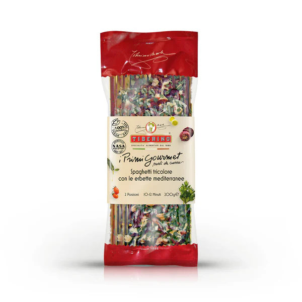 Dreifarbige Spaghetti mit aromatischen Kräutern, kochenfertige italienische Pasta One Pot