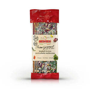 Dreifarbige Spaghetti mit aromatischen Kräutern, kochenfertige italienische Pasta One Pot