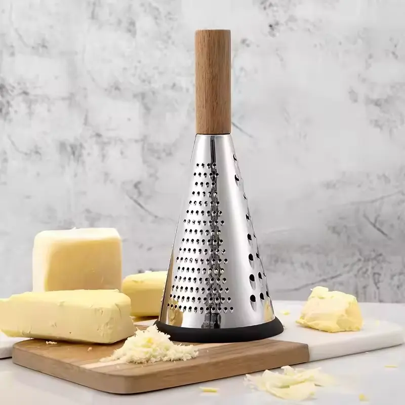 Kegelreibe für Käse und Gemüse mit Holzgriff