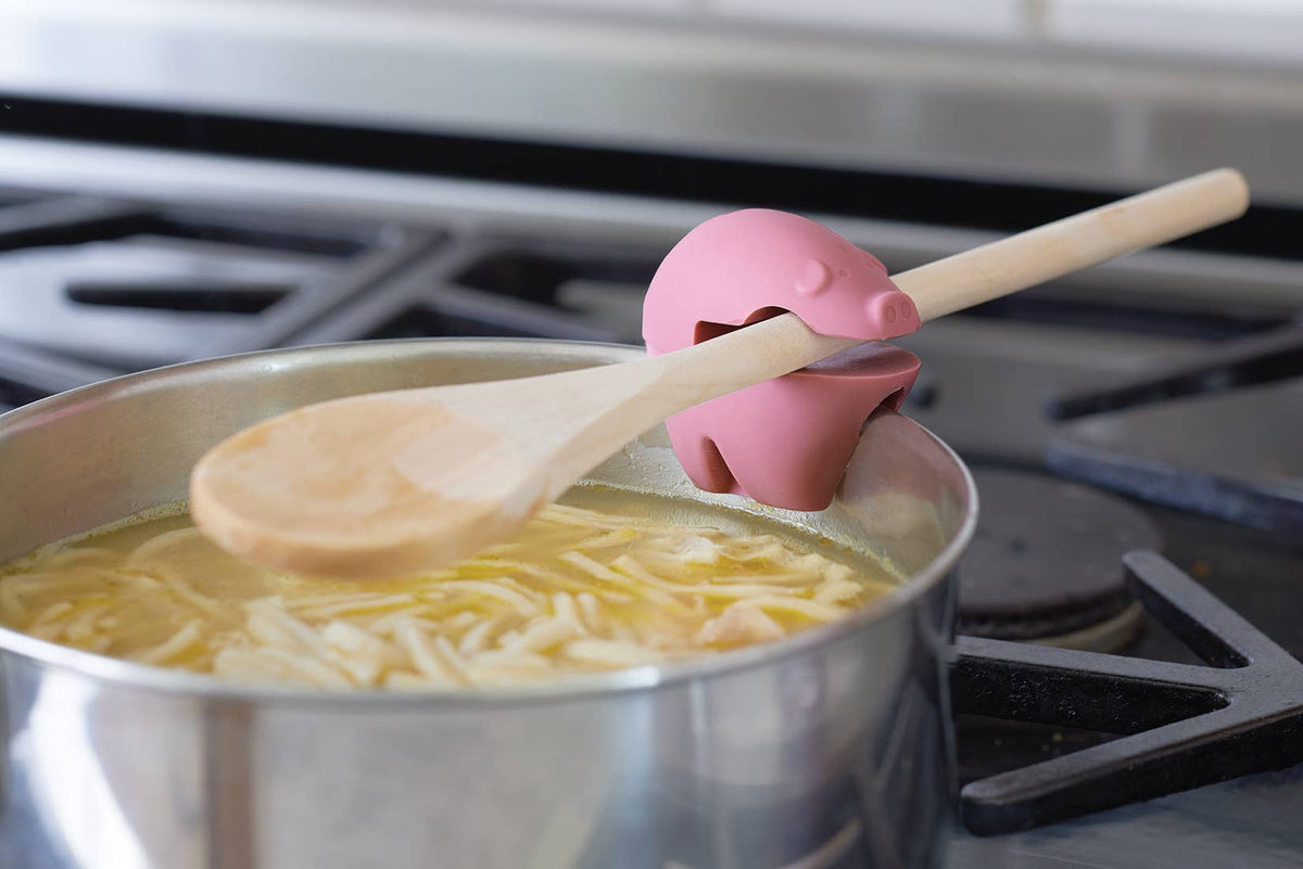 Kochlöffelhalter Pink Pig aus Silikon mit Clip