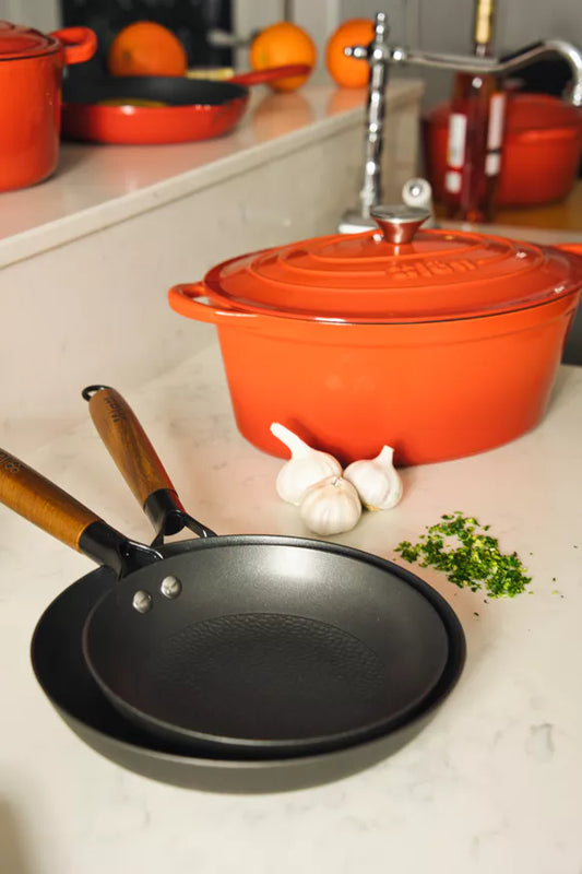 Pfanne Gusseisen  Akazienholzgriff verschiedene Größen