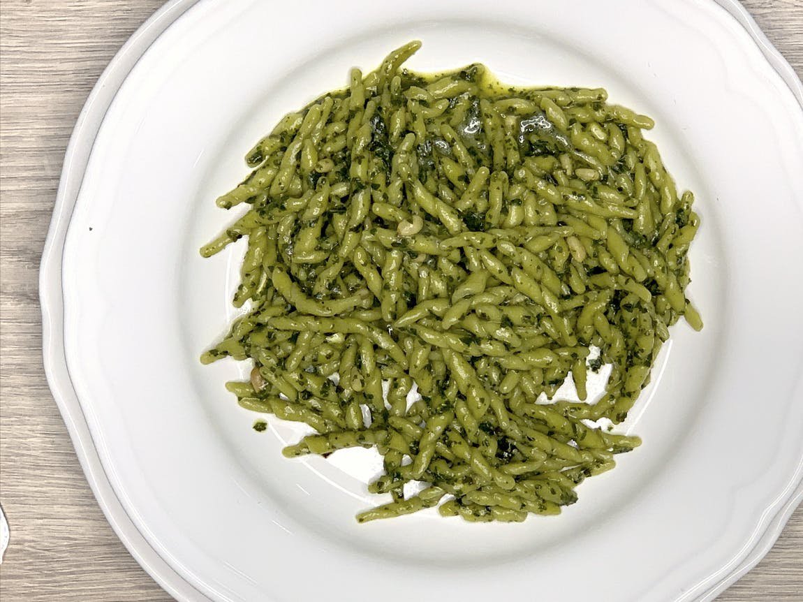 Trofiette mit Pesto Genovese, küchenfertige italienische Pasta One Pot