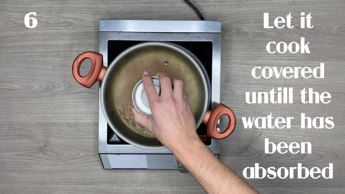 Orecchiette mit veganer Bolognese-Sauce, kochfertige italienische Pasta - One Pot